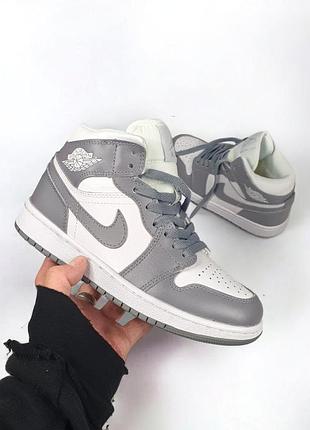 Жіночі кросівки nike air jordan 1 сірі на хутрі, найкращі зимові кеди найк аір джордан