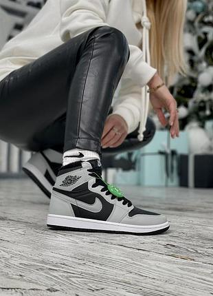 Зимові жіночі кросівки nike air jordan 1 чорнобілі, стильні та зручні кеди найк аір джордан