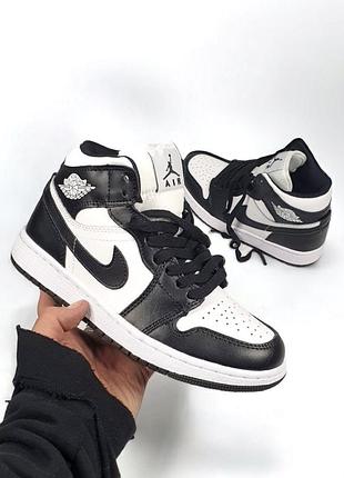 Зимові жіночі кросівки nike air jordan 1 чорнобілі, стильні та зручні найк аір джордан
