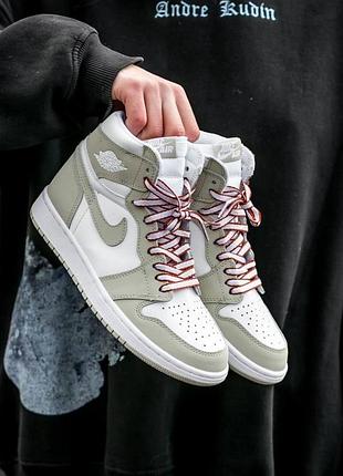 Женские кроссовки nike jordan 1 high бежевые, яркий акцент в вашем стиле найк джордан