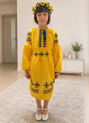 Сукня вишиванка для дівчинки жовта ластівки сині 134