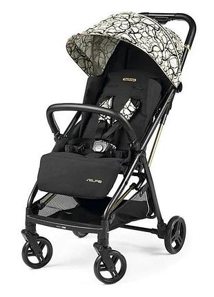 Прогулянкова коляска peg-perego selfie багатопозиційна 9,5 кг екошкіра графічне золото (825071)