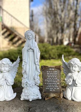 Релігійний набір материнське благословення — діва марія 45 см, два ангели на колінах 27 см (білий колір) та табличка з молитвою