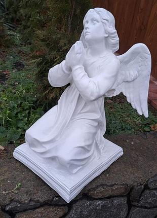 Фігура янгол молиться, білий колір (55х36х39 см), скульптура ангела на могилу, фігура янгола, скульптура ангел