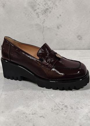 Лоферы женские kelton р.37 бурдовый цвет лаковая кожа