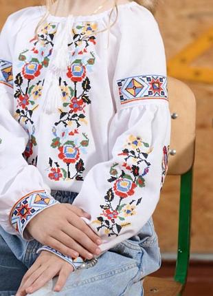 Українська вишиванка,вишита сорочка для дівчинки ,на вигляд ніби ручна вишивка, дуже ефектна і оригінальна
