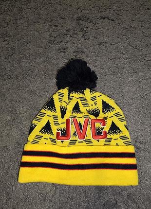 Футбольная шапка arsenal jvc "bruised banana" с помпоном