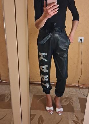 Брюки джогеры из экокожи турецкого производства.