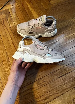 (38 размер, 23,5см) adidas falcon ozweego разовыщенные кроссовки розовые кроссовки