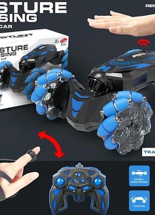 Большая трюковая детская машинка racing stunt с двумя пультами 29х19х10 см пластик синяя (596043)