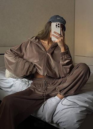 Жіночий велюровий костюм oversize