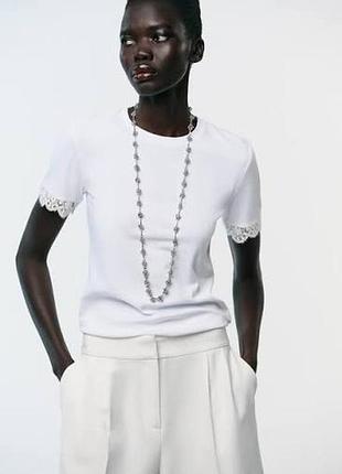 Футболка декорована мереживом zara