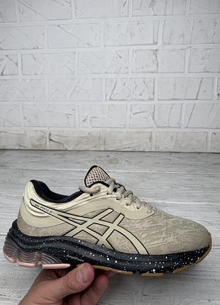 Крутые беговые кроссовки asics