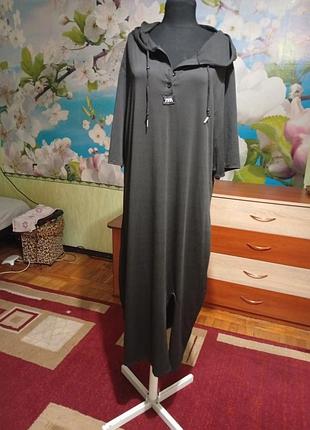 Платье zara с капюшоном 48-50.