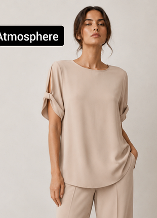 Блуза женская бежевого цвета прямого кроя от бренда atmosphere s m