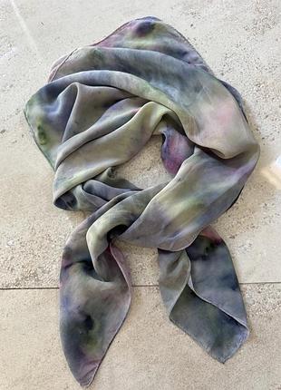 Шовкова хустина у техніці tie die