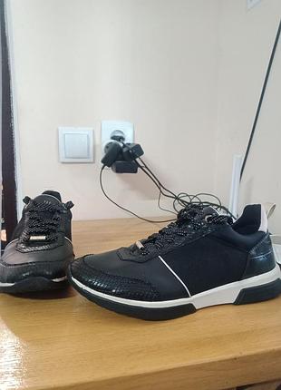 Кроссовки женские