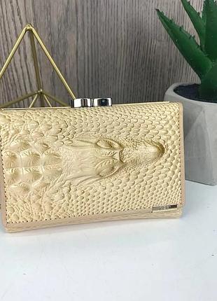 Женский кошелек натуральная кожа 12,5х8 5 см молочный крокодил (515199)