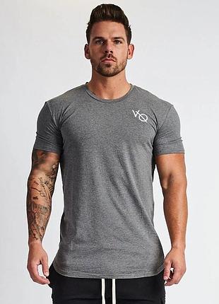 Спортивная серая футболка от vqh удлиненная