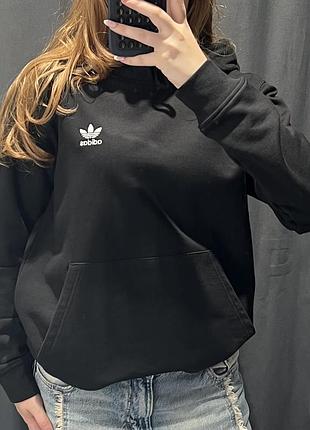Толстовка чорна adidas. 2