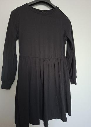 Чорне коротке плаття
