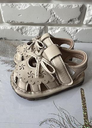 Босоніжки дитячі