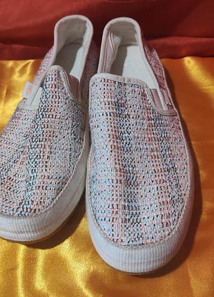 Стильные женские текстильные слипоны ugg
