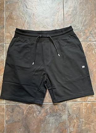 Нові шорти weekend offender