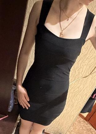Маленька чорна бандажна сукня ефект стягування / bandage dress