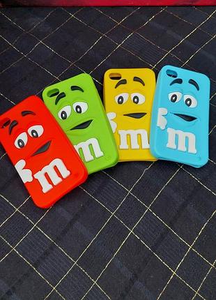 3d-силиконовый чехол с персонажем m&m's, представленный в ярком зелёном цвете. совместимы с различными моделями iphone, включая 4/4s, 5/5s и 6/6 plus.