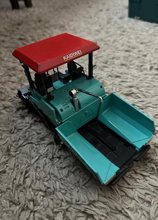 Модель асфальтоукладальника kaidiwei, масштаб 1:40, метал