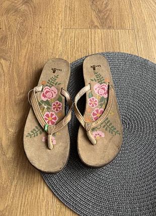 Вʼєтнамки sanuk шкіряні