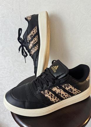 Кросівки жіночі adidas