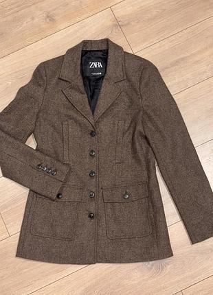 Коричневий твідовий піджак від zara з колекції zw collection