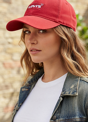 Оригинальная красная бейсболка / кепка levi's с логотипом