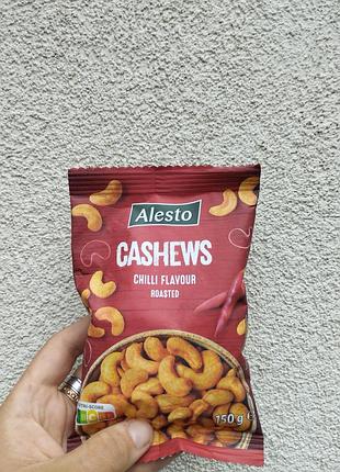 Обжаренные орехи кешью alesto cashews chilli flavour 150 г | пикантные кешью со вкусом чили