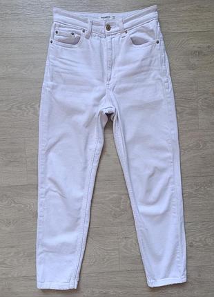 Білі джинси мом pull and bear