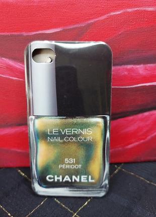 Это чехол для iphone, выполненный в дизайне флакона лака для ногтей chanel le vernis.


аксессуар разработан специально для iphone 5/5s.