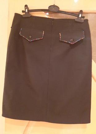Классическая чёрная юбка-карандаш из плотной ткани.5 фото