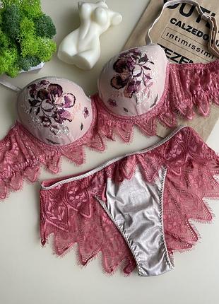 Комплект від італійського бренду intimissimi