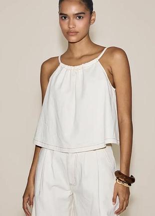 Джинсовий топ без рукавів кольору екрю prettylittlething