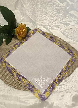 Носова хустинка з вишивкою та ажурним краєм 30*30см