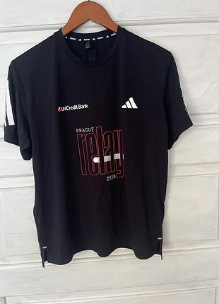 Жіноча футболка бігова це офіційна бігова футболка adidas для unicredit prague relay 2026.