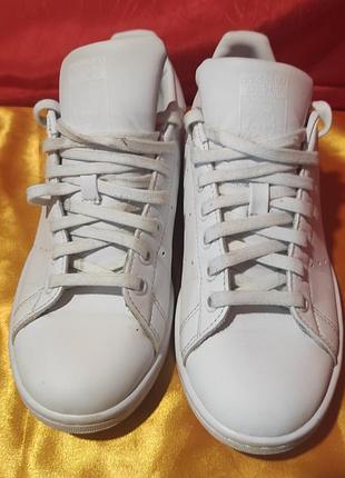 Стильные белые кроссовки адидас stan smith