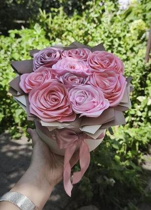 🌸 ніжний букет із рожевих троянд з атласної стрічки 🌸