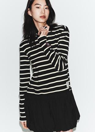 Коротка рифлена сукня з об'ємними рукавами від zara