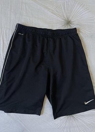 Чорні шорти nike