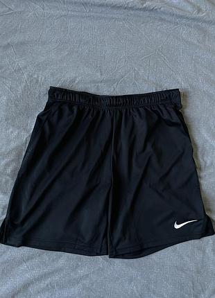 Чорні шорти nike