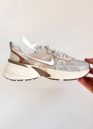 Женские кроссовки nike runtek v2k beige black