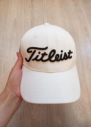 Бейсболка унісекс titleist біла з чорним логотипом